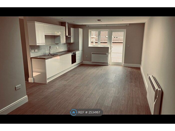 1 Bedroom Flat To Rent In The Green, Cullompton, EX15