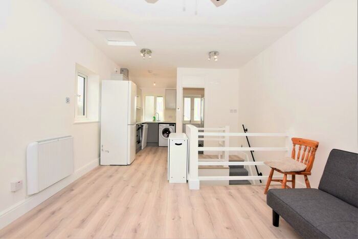 2 Bedroom Flat To Rent In Yalding Road London, SE16