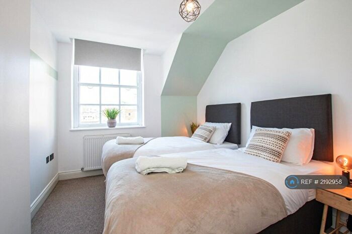 2 Bedroom Flat To Rent In Wessex House, Bournemouth, BH1