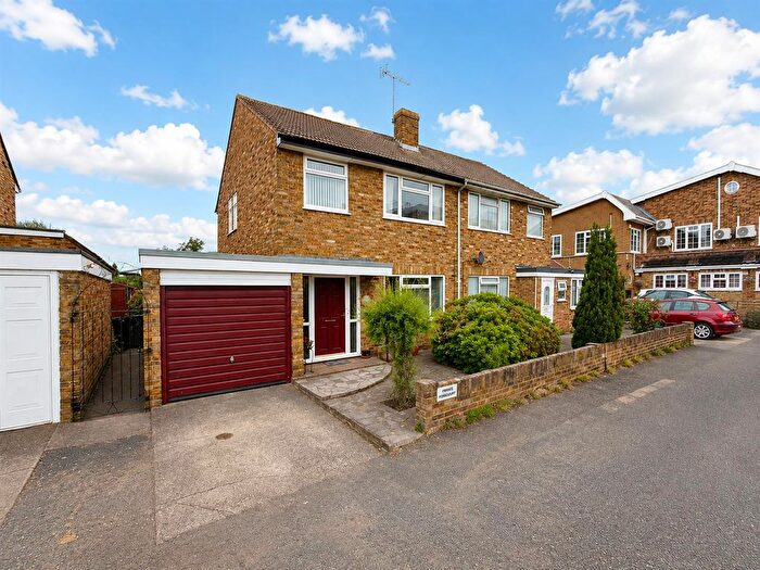 3 Bedroom Semi Detached House For Sale In Bulls Bridge Road, Southall, UB2