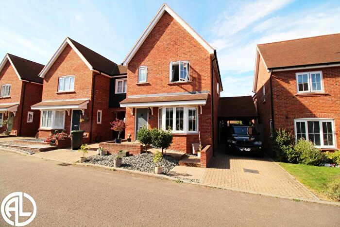 3 Bedroom Link Detached House For Sale In Walnut Tree Way, Meppershall, SG17