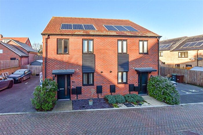 2 Bedroom End Terrace House For Sale In Rose Avenue, Leybourne, West Malling, Kent, ME19