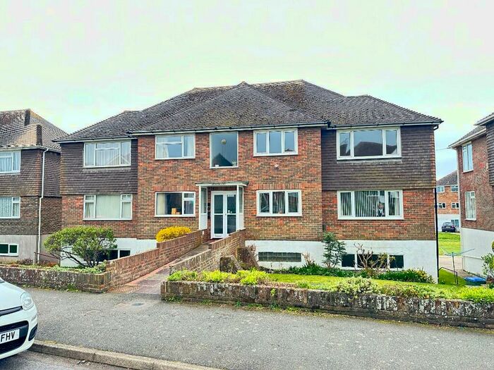 2 Bedroom Flat To Rent In Chyngton Road, Seaford, East Sussex, BN25