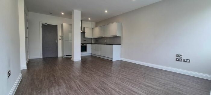 1 Bedroom Flat To Rent In Lichfield Road, Four Oaks, Sutton Coldfield, B74