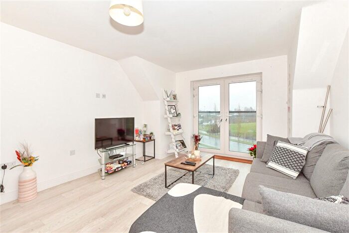 2 Bedroom Flat For Sale In Sandpiper Road, Chichester, West Sussex, PO20