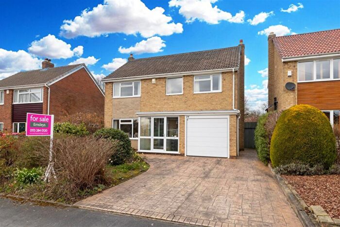 4 Bedroom Detached House For Sale In Morwick Grove, Leeds, LS15