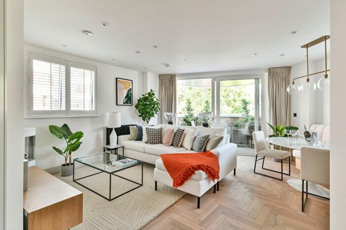 3 Bedroom Flat To Rent In Clifton Mansions, Park Avenue, London, NW2