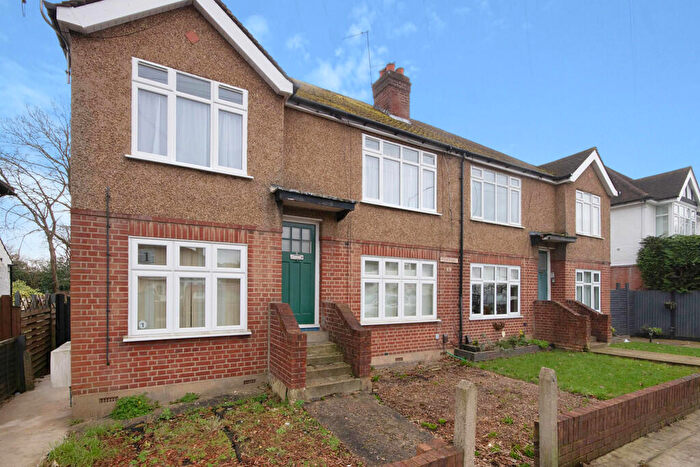 2 Bedroom Flat To Rent In Elm Avenue, Ruislip, HA4