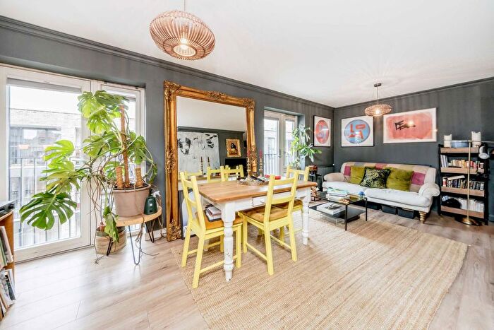 2 Bedroom Flat For Sale In Spurstowe Terrace, Hackney, E8