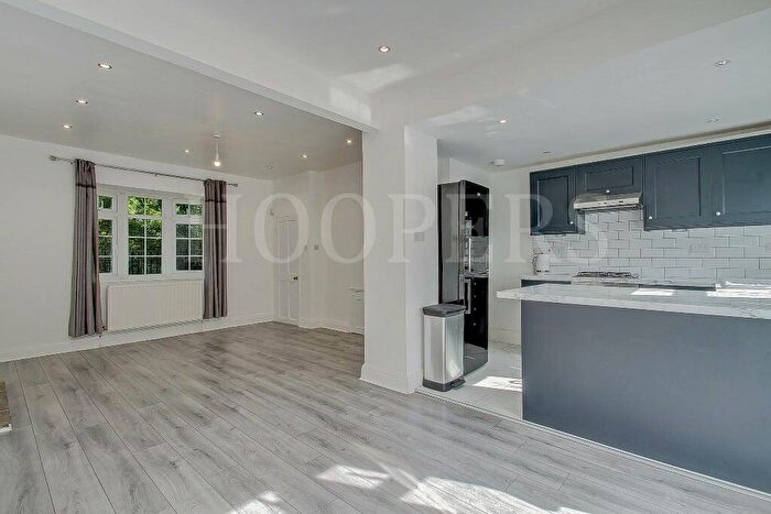 2 Bedroom Cottage For Sale In Needham Terrace, London, NW2