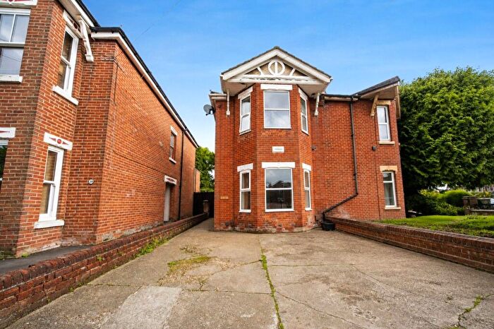 4 Bedroom Semi-Detached House For Sale In Darwin Road, Shirley, Southampton, Hampshire, SO15