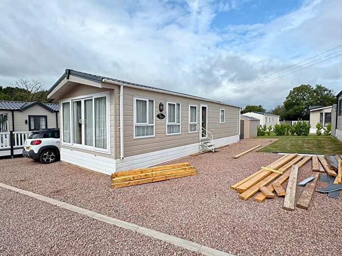 2 Bedroom Mobile Home For Sale In Trumpet, HR8