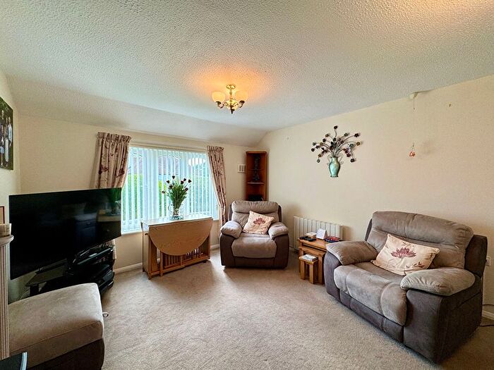 2 Bedroom Flat For Sale In Marshalls Court, Speen, Newbury, RG14