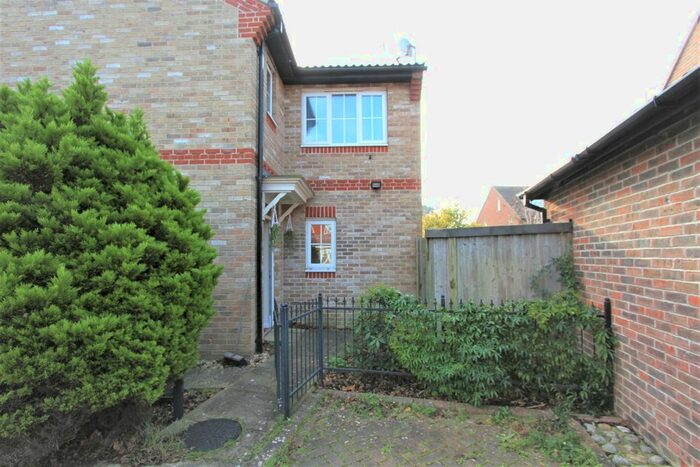 2 Bedroom Terraced House To Rent In The Poplars, Littlehampton, BN17