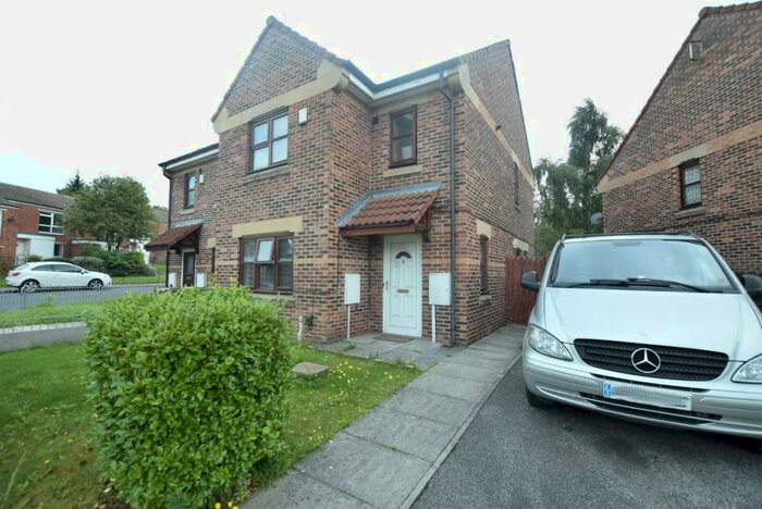 3 Bedroom Semi-Detached House To Rent In Baileys Lawn, Leeds, LS14