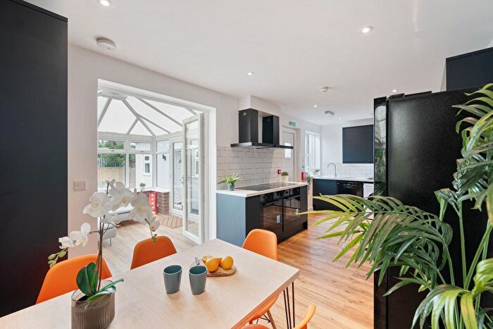 6 Bedroom Property To Rent In Romney Avenue, Bristol, BS7