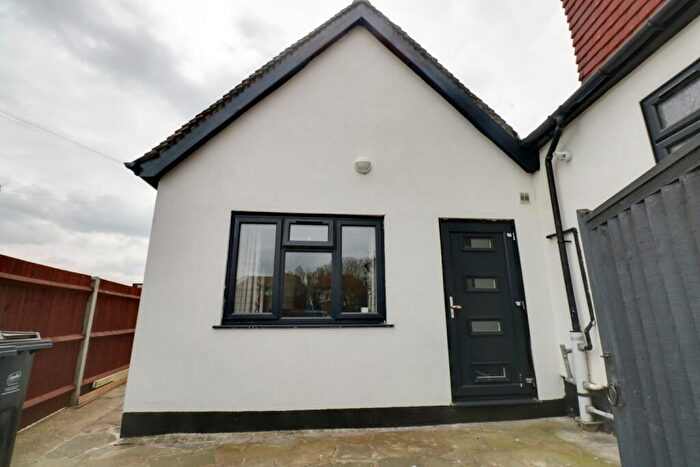 2 Bedroom Flat To Rent In Woodhurst Avenue, Petts Wood, Orpington, Kent, BR5