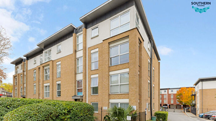 1 Bedroom Flat For Sale In Epping Court, Highwood Close, East Dulwich, SE22