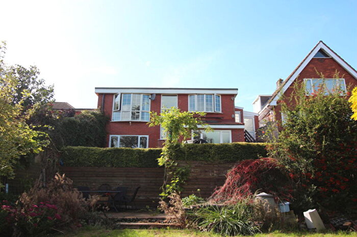 3 Bedroom Detached House For Sale In Kingswinford, Standhills Road, DY6