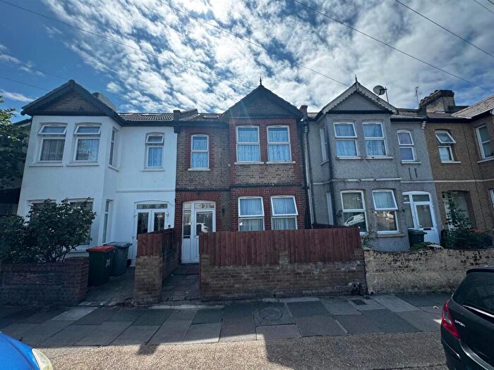 Studio To Rent In Sibley Grove, Manor Park, E12