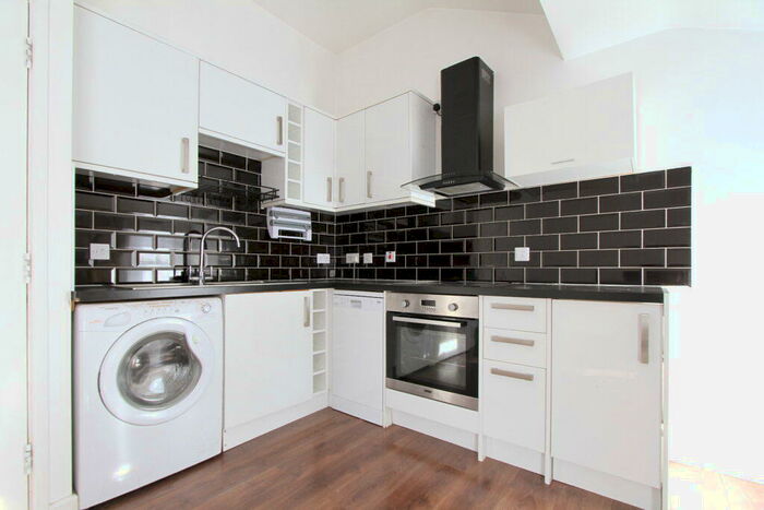 2 Bedroom Apartment To Rent In Middleton Road, Banbury, Oxon, OX16
