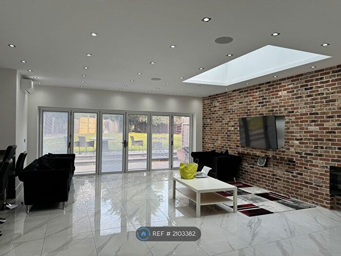 6 Bedroom Semi-Detached House To Rent In Saddlescombe Way, London, N12