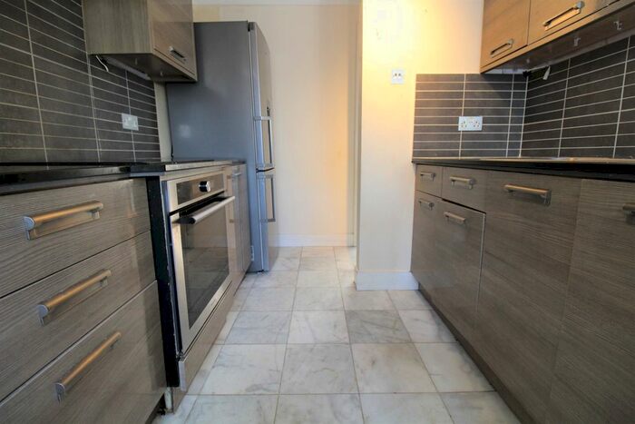 1 Bedroom Flat To Rent In Thorpe Road, Staines, TW18
