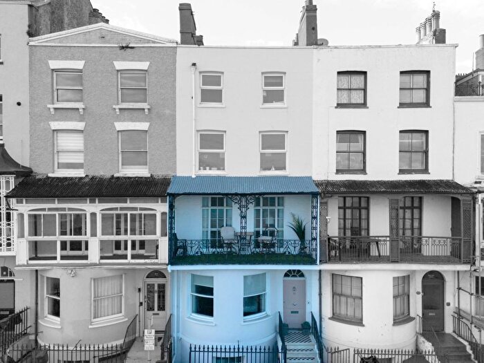 3 Bedroom Flat For Sale In Paragon, Ramsgate, CT11