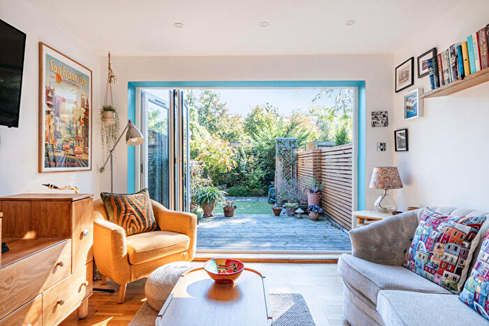 2 Bedroom Apartment For Sale In Mina Road, London, SE17