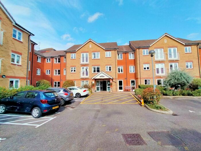 2 Bedroom Flat To Rent In Goodes Court, Royston, SG8