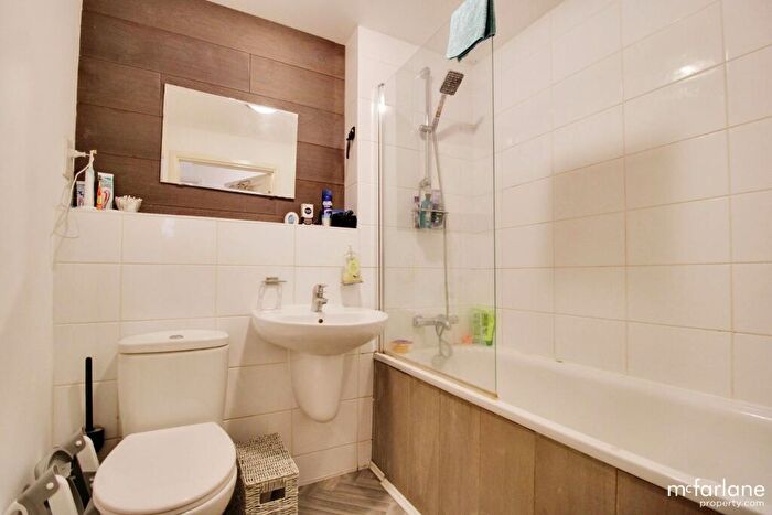 2 Bedroom Flat For Sale In Frankel Avenue, Swindon, SN25