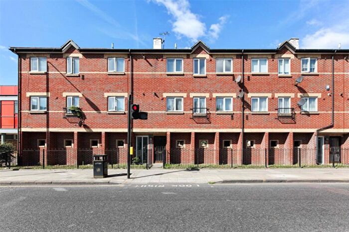 1 Bedroom Flat To Rent In West Ham Lane, Stratford, London, E15