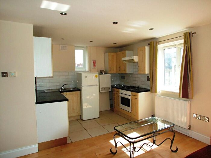3 Bedroom Flat To Rent In Axminster Road, Holloway, N7