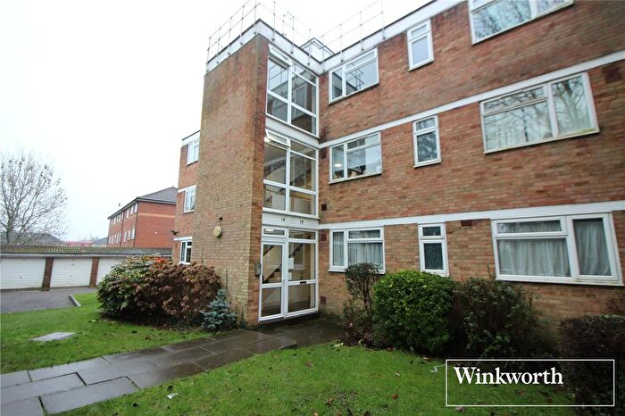 2 Bedroom Flat To Rent In Holt Close, Elstree, Borehamwood, Hertfordshire, WD6