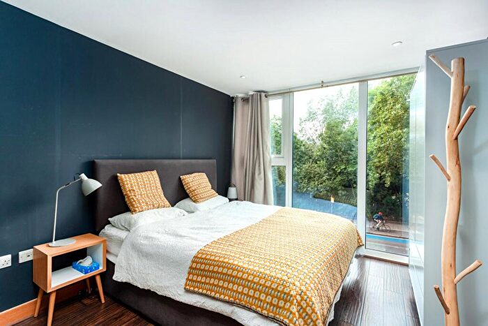 1 Bedroom Apartment To Rent In Eustace Building, Queenstown Road, London, SW11