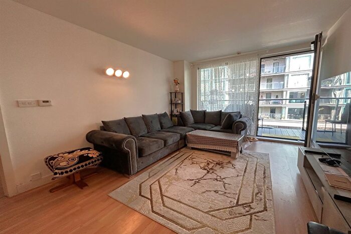 2 Bedroom Flat To Rent In Vantage Building, Station Approach, UB3