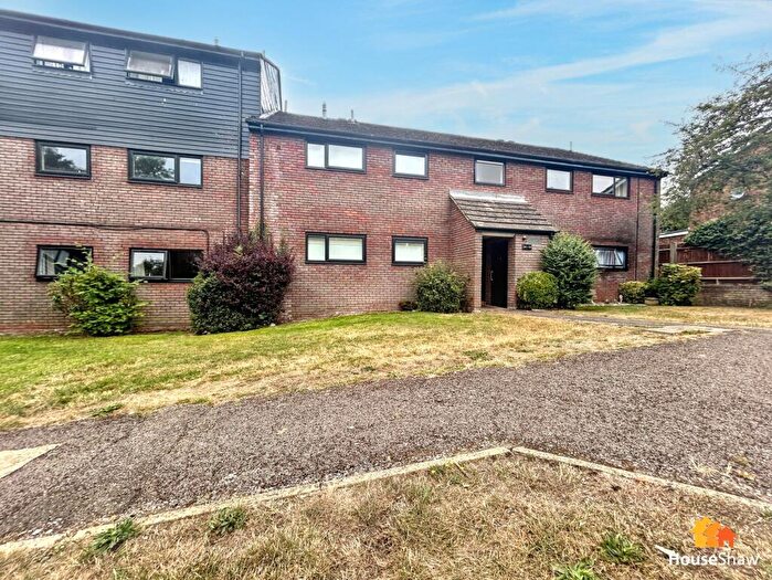2 Bedroom Flat For Sale In The Bourne, Bovingdon, HP3
