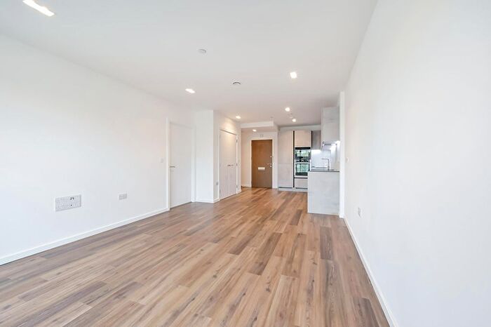 1 Bedroom Flat To Rent In Murchison Gardens, London, W10