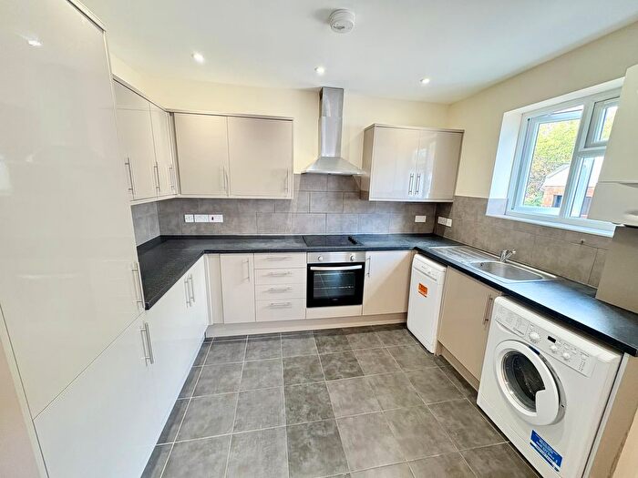 3 Bedroom Semi Detached House To Rent In Grosvenor Road, Southampton, SO17