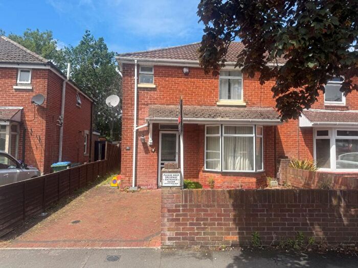 3 Bedroom Semi-Detached House To Rent In King Edward Avenue, Southampton, Hampshire, SO16