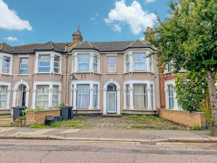 2 Bedroom Flat To Rent In Northbrook Road, Cranbrook, Ilford IG1
