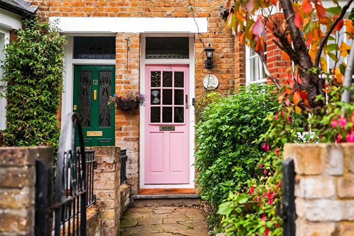 3 Bedroom End Terrace House For Sale In Plevna Road, Hampton, TW12