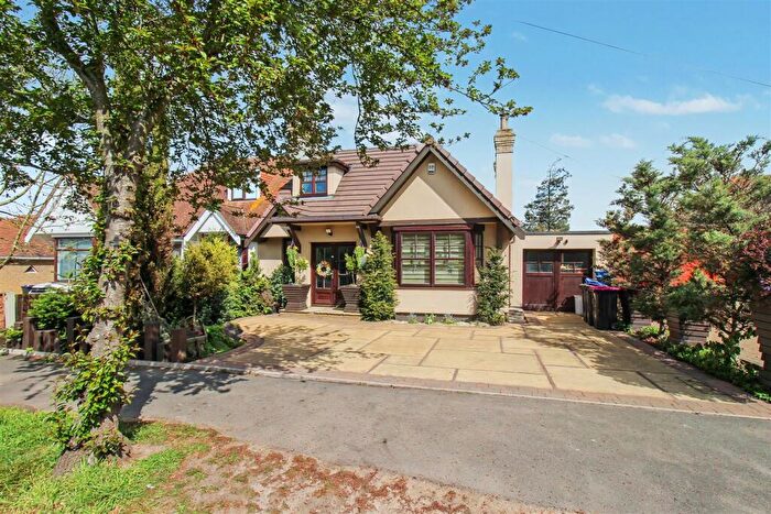 3 Bedroom Semi Detached House For Sale In Carlingford Drive, Westcliff-On-Sea, SS0