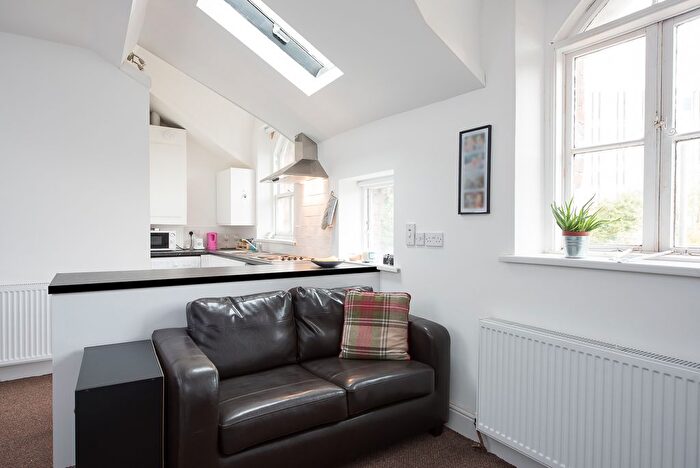 1 Bedroom Flat To Rent In Flat A, Clarendon Road, LS2