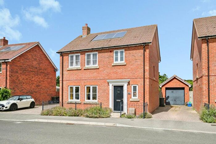 3 Bedroom Detached House For Sale In Batchelor Way, Downton, Salisbury, SP5