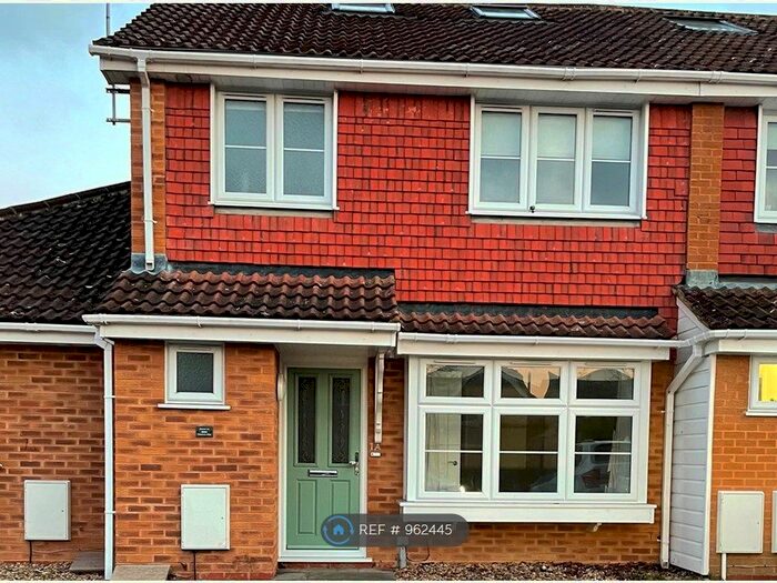 4 Bedroom Semi-Detached House To Rent In Chatteris Way, Lower Earley, Reading, RG6