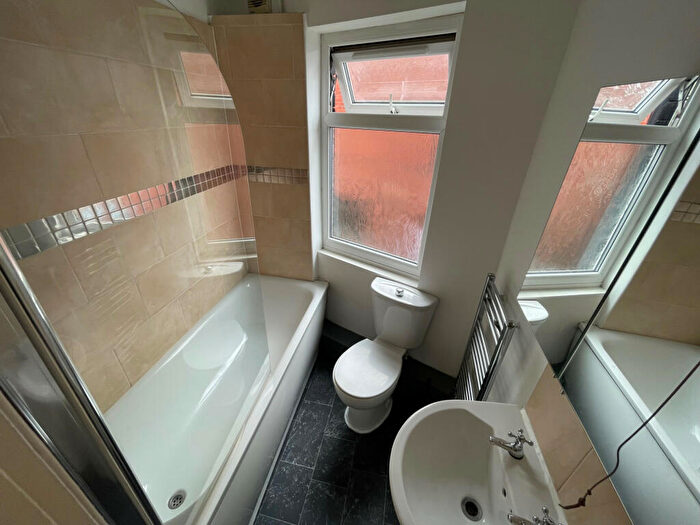 6 Bedroom End Of Terrace House To Rent In Manor Drive, Leeds, West Yorkshire, LS6