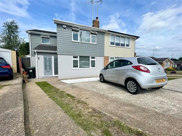 3 Bedroom Semi-Detached House To Rent In Belchamps Road, Wickford, SS11
