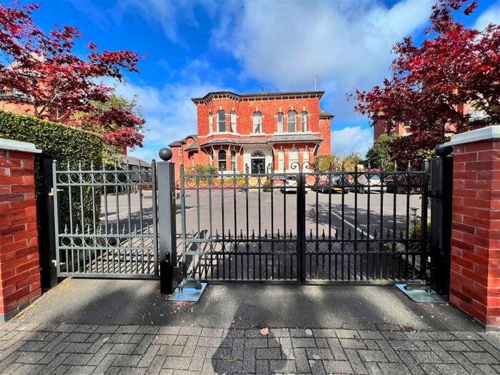 2 Bedroom Flat To Rent In Park Crescent, Southport, PR9