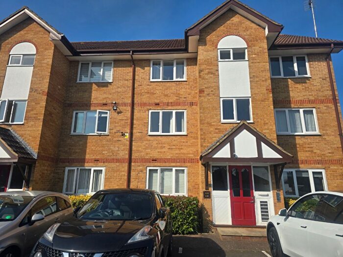 1 Bedroom Flat To Rent In Rochester Drive, Watford, Hertfordshire, WD25